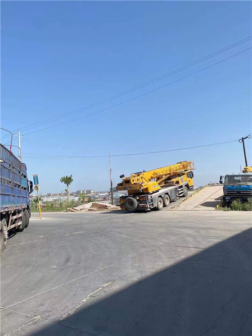 马边25吨吊车的租赁价格大概是多少？